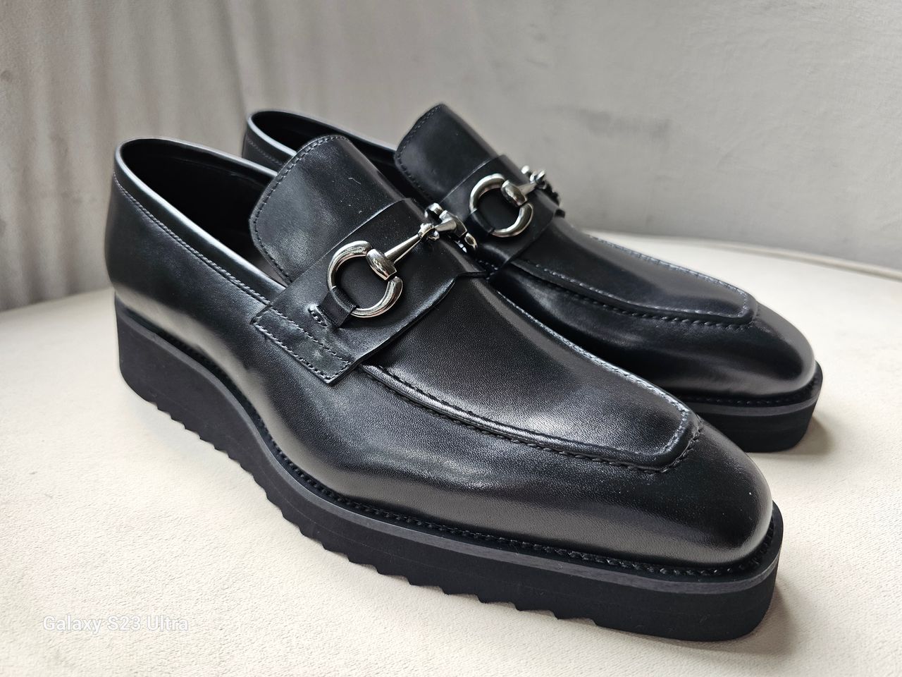 Black Horse bit Leather Loafers